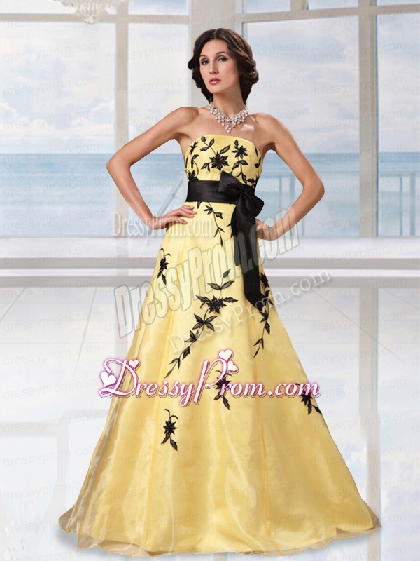 Pretty A Line Yellow Strapless Prom Dress with Appliques