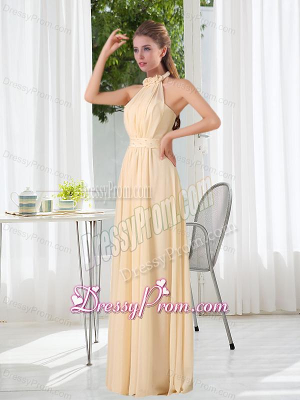 Popular Empire Halter Ruching Dama Dress with Hand Made Flowers