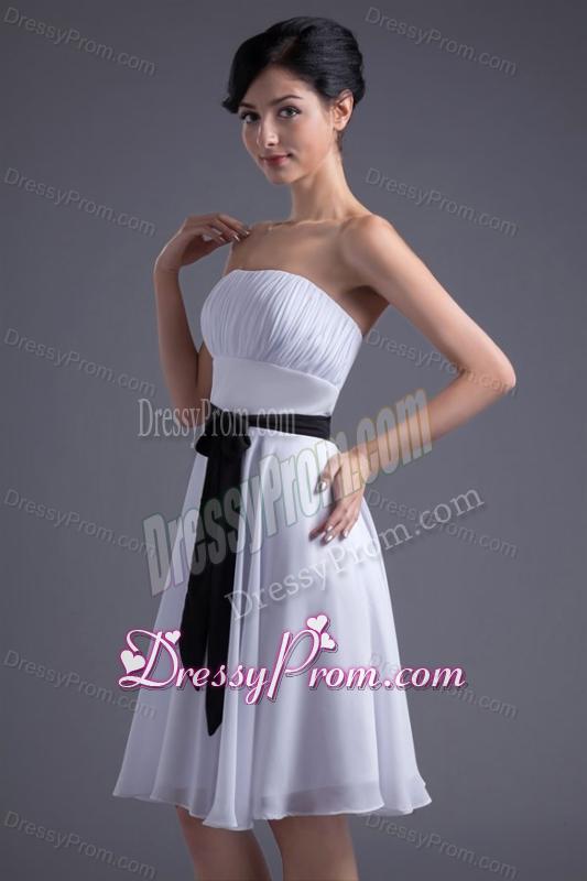 Elegant Empire Sash Knee-length White Chiffon Prom Dress with Strapless