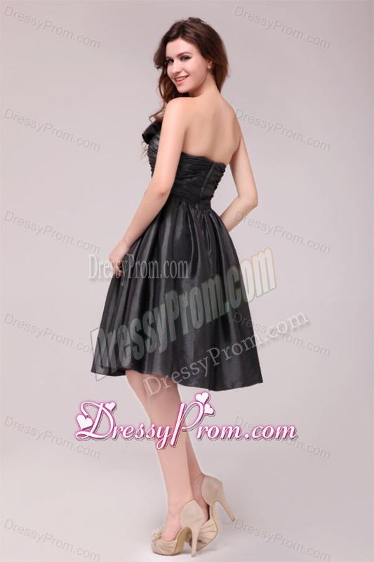 Black Sweetheart Ruching Taffeta Knee-length Prom Dress