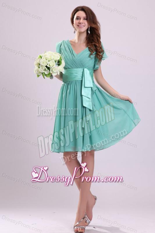 Apple Green V-neck Chiffon Prom Dress with Short Sleeves