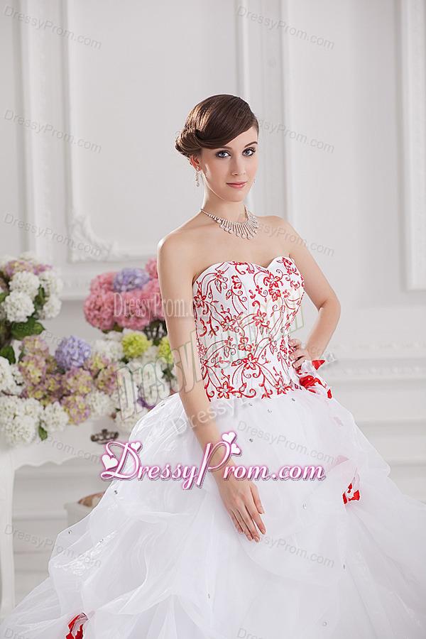2014 Ball Gown Sweetheart Appliques and Pick ups Quinceanera Dress in White