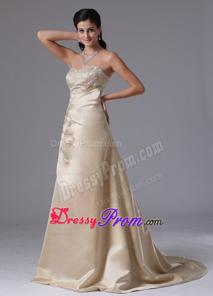 Fashionable Lace-up Appliques Satin Prom Dress Sweetheart Brush Train