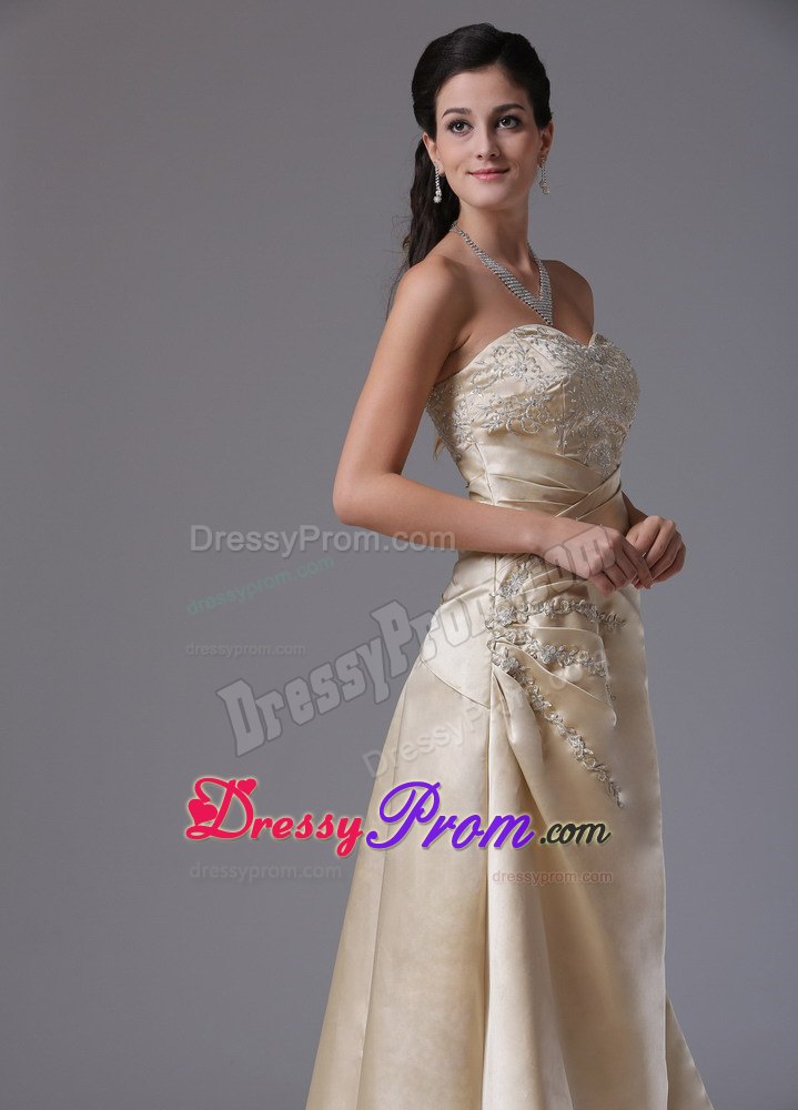 Fashionable Lace-up Appliques Satin Prom Dress Sweetheart Brush Train