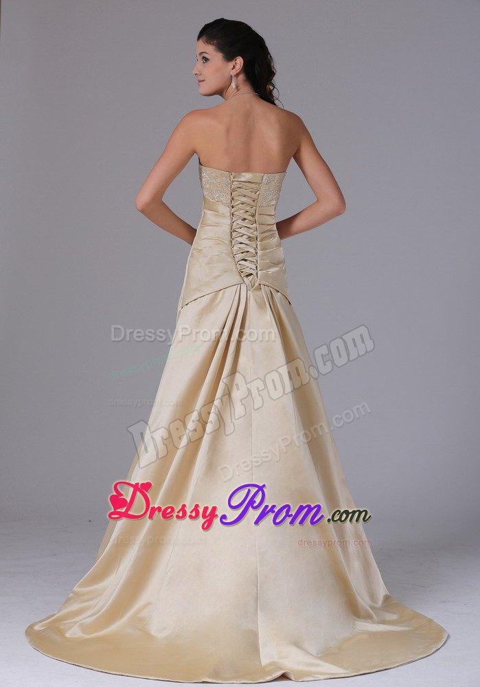 Fashionable Lace-up Appliques Satin Prom Dress Sweetheart Brush Train