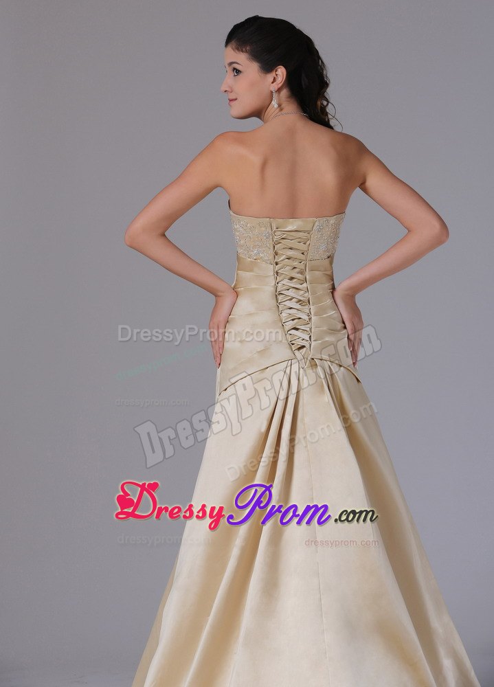 Fashionable Lace-up Appliques Satin Prom Dress Sweetheart Brush Train
