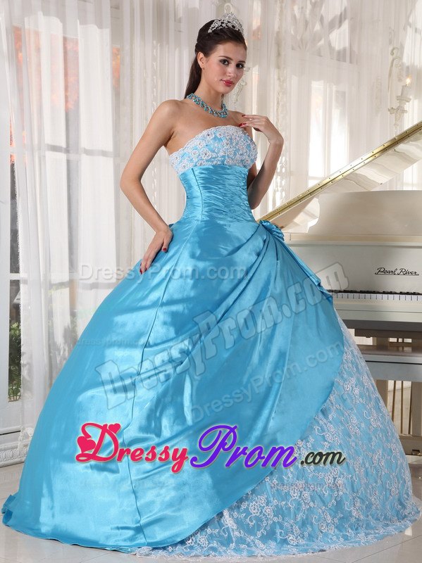 Fabulous Strapless Ruches Dresses for a Quince with Lace Decorated