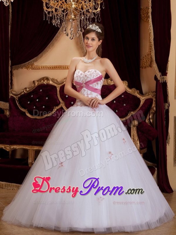 White Sweetheart Quinceanera Gown Tulle Appliques for Belo Horizonte
