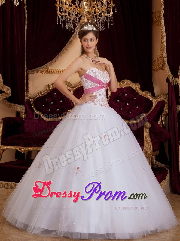 White Sweetheart Quinceanera Gown Tulle Appliques for Belo Horizonte