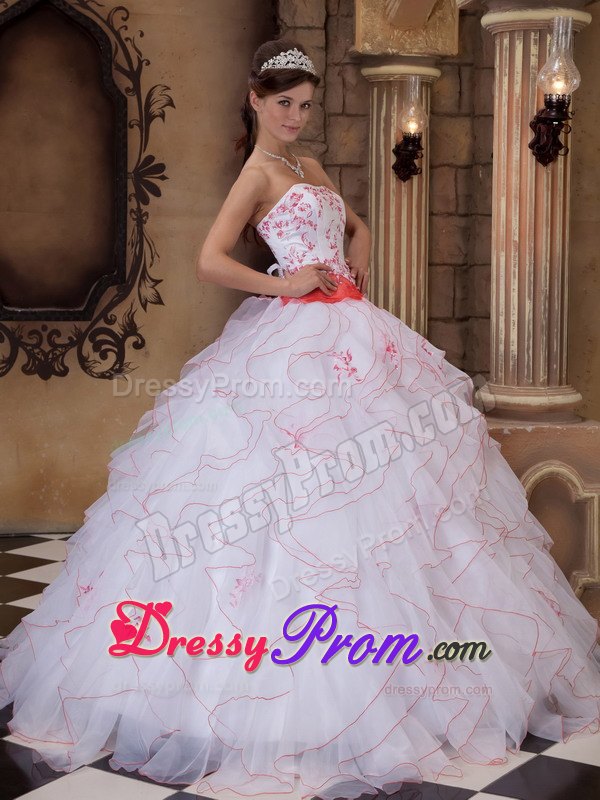 Fashionable White Organza Dresses for 15 Brasilia Strapless Embroidery