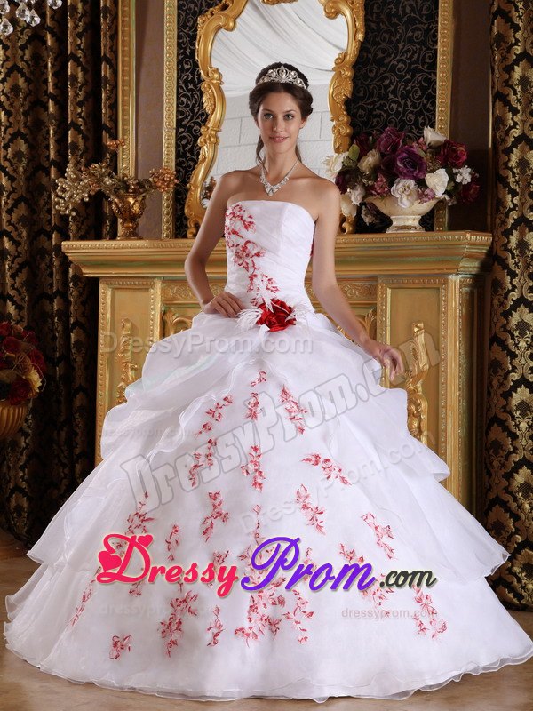 Elegant Lace up Back White Strapless Dresses for a Quince Appliques