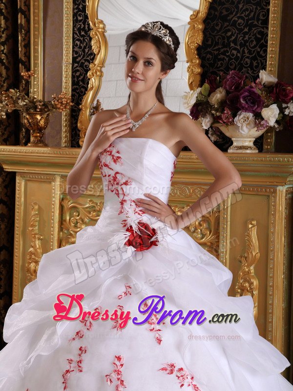 Elegant Lace up Back White Strapless Dresses for a Quince Appliques