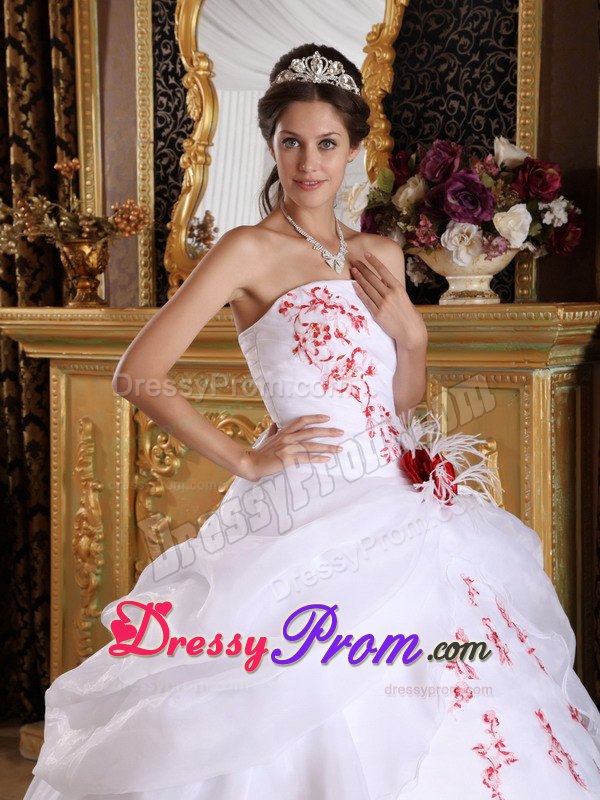Elegant Lace up Back White Strapless Dresses for a Quince Appliques
