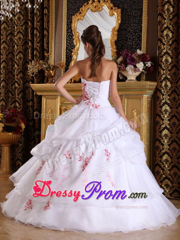 Elegant Lace up Back White Strapless Dresses for a Quince Appliques