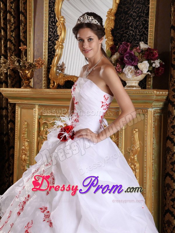 Elegant Lace up Back White Strapless Dresses for a Quince Appliques