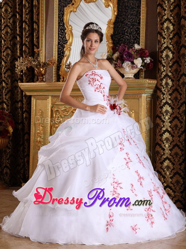 Elegant Lace up Back White Strapless Dresses for a Quince Appliques