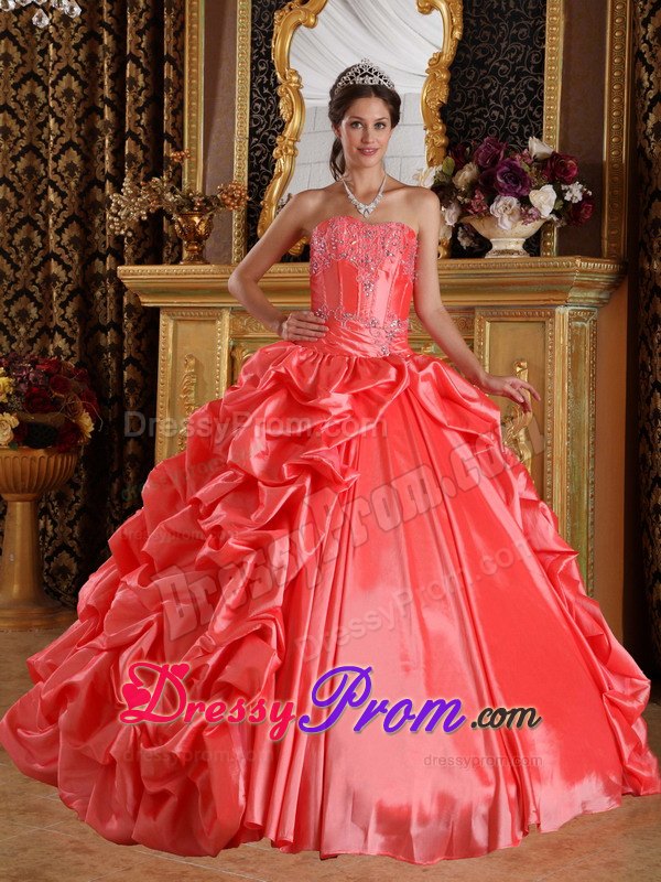 Latest Sweetheart Quinceanera Gown Beaded Embroidery Lace up Back