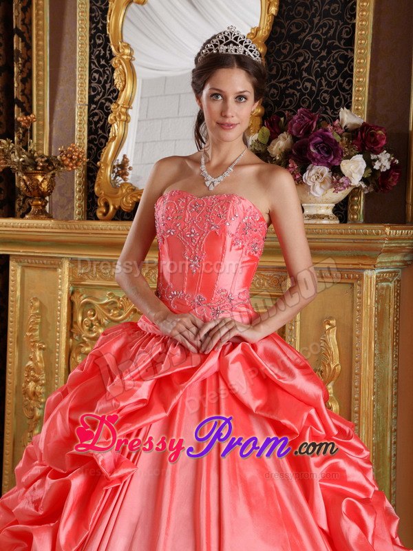 Latest Sweetheart Quinceanera Gown Beaded Embroidery Lace up Back