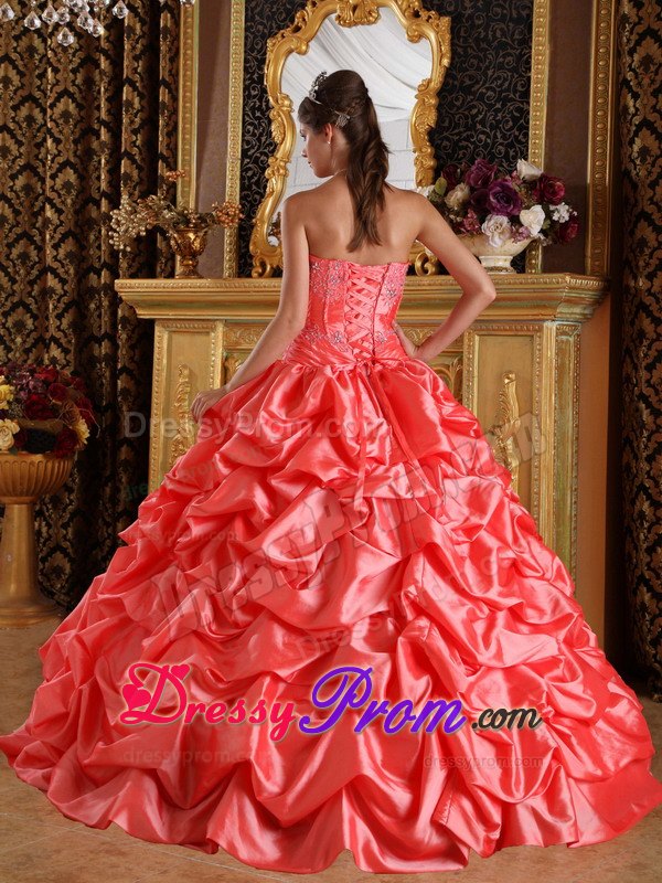 Latest Sweetheart Quinceanera Gown Beaded Embroidery Lace up Back