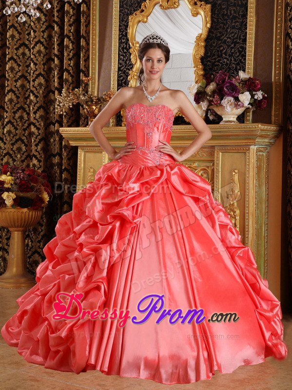 Latest Sweetheart Quinceanera Gown Beaded Embroidery Lace up Back