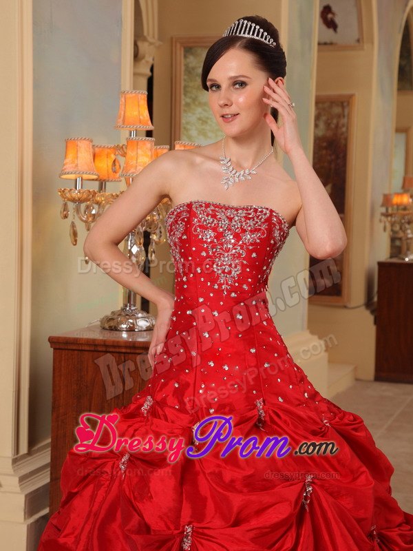 Red Pick-ups Strapless Beading and Embroidery Dresses For a Quince