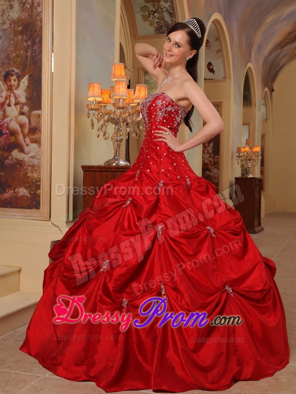 Red Pick-ups Strapless Beading and Embroidery Dresses For a Quince