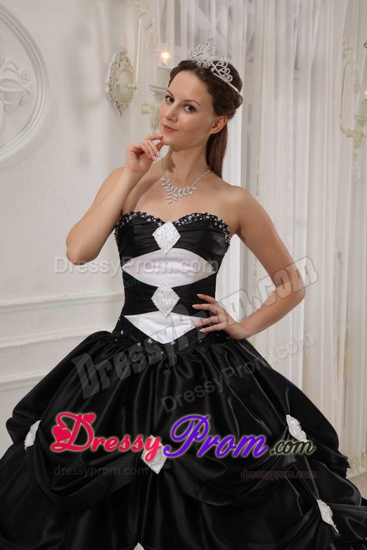 Beaded Sweetheart Strapless Black and White Dresses For a Quinceanera