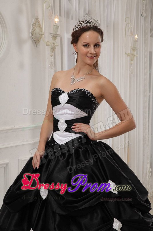 Beaded Sweetheart Strapless Black and White Dresses For a Quinceanera