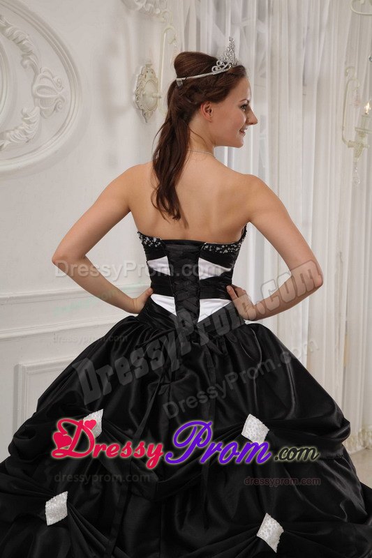 Beaded Sweetheart Strapless Black and White Dresses For a Quinceanera