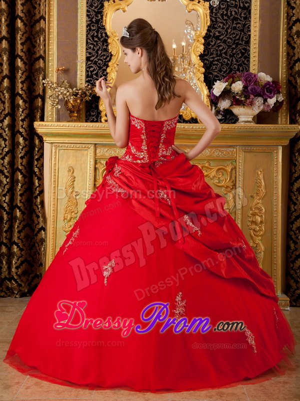 Sweetheart Red Ball Gown Taffeta Quinceanera Dress with Appliques