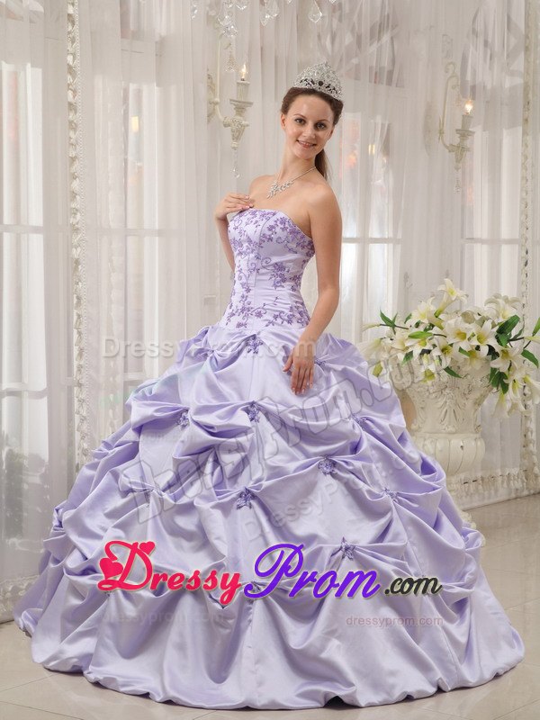 Lilac Ball Gown Strapless Pick-ups Quinceanera Dress with Appliques