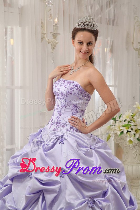 Lilac Ball Gown Strapless Pick-ups Quinceanera Dress with Appliques