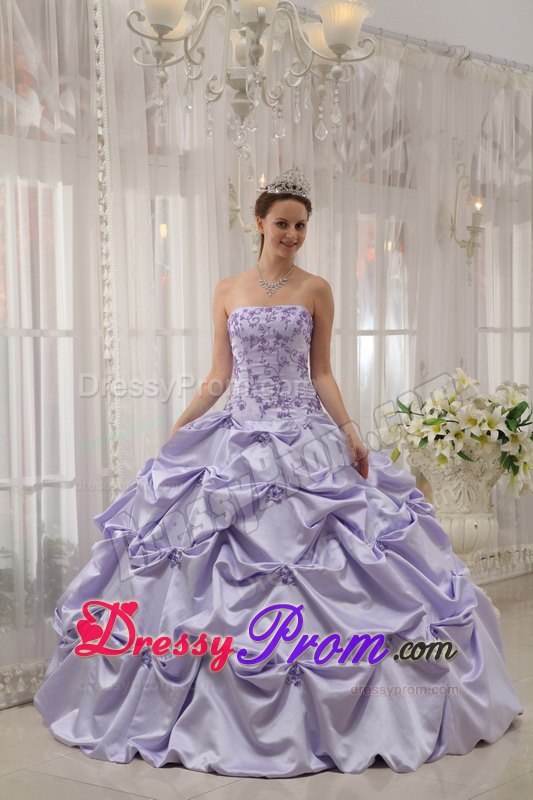 Lilac Ball Gown Strapless Pick-ups Quinceanera Dress with Appliques