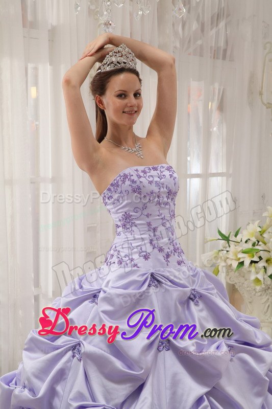 Lilac Ball Gown Strapless Pick-ups Quinceanera Dress with Appliques
