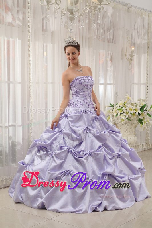 Lilac Ball Gown Strapless Pick-ups Quinceanera Dress with Appliques