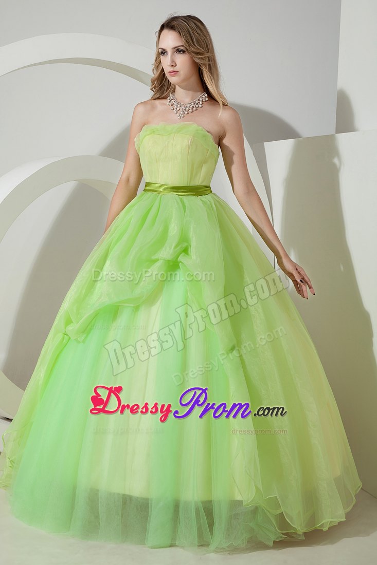 Ruching Spring Green A-line Strapless Organza Dresses For a Quince
