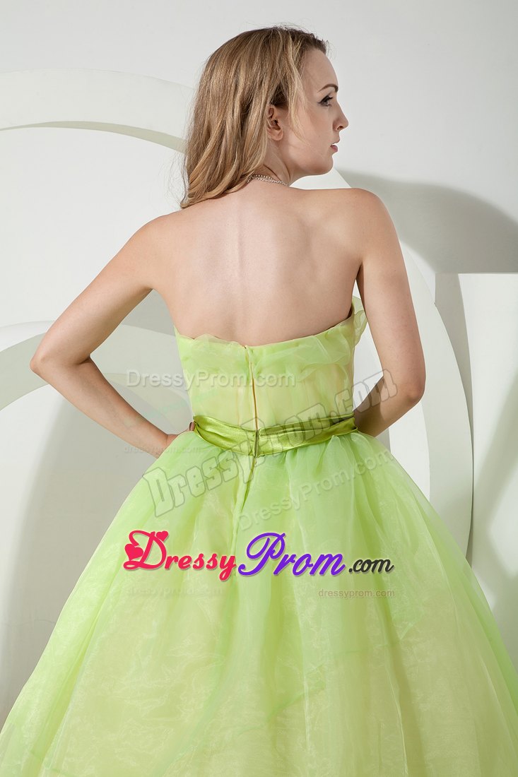 Ruching Spring Green A-line Strapless Organza Dresses For a Quince