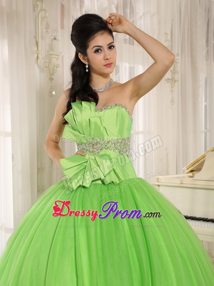 Spring Green Sweetheart Quinceanera Dress with Beading and Bowknot
