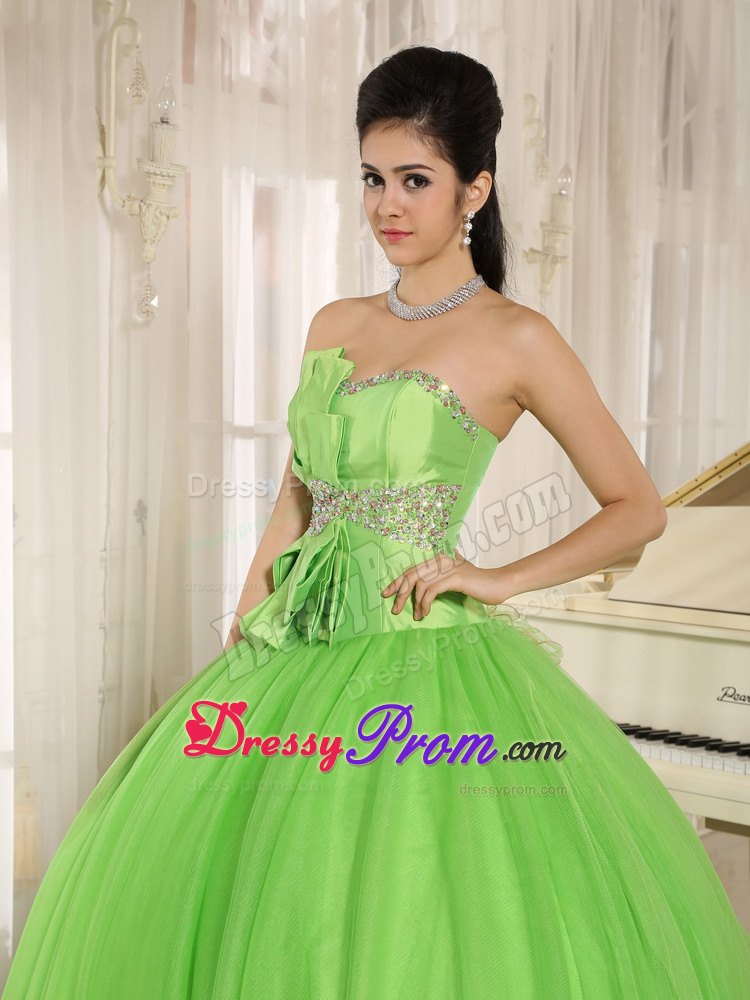 Spring Green Sweetheart Quinceanera Dress with Beading and Bowknot