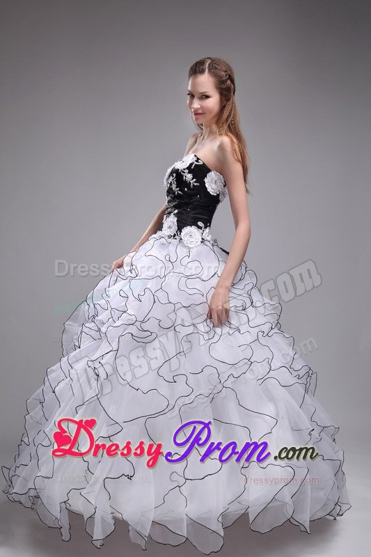 White Sweetheart Organza Quinceanera Dress with Appliques and Ruffles