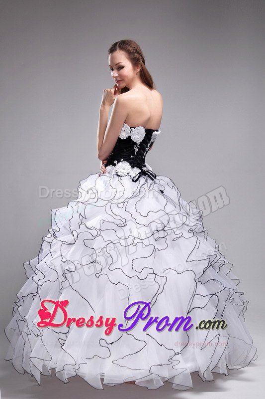 White Sweetheart Organza Quinceanera Dress with Appliques and Ruffles