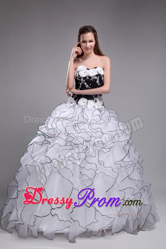 White Sweetheart Organza Quinceanera Dress with Appliques and Ruffles