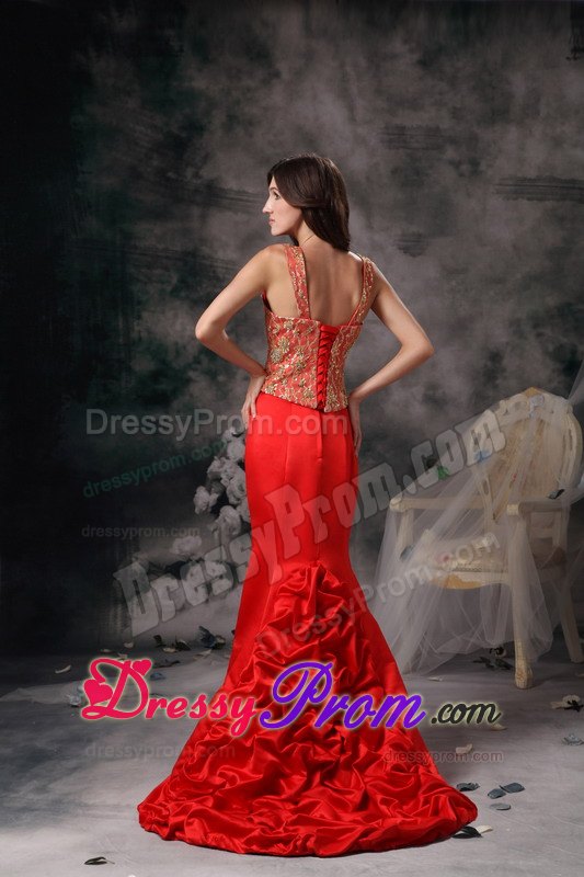 Cheap Brush Train Straps Red Dress for Prom with Embroidery