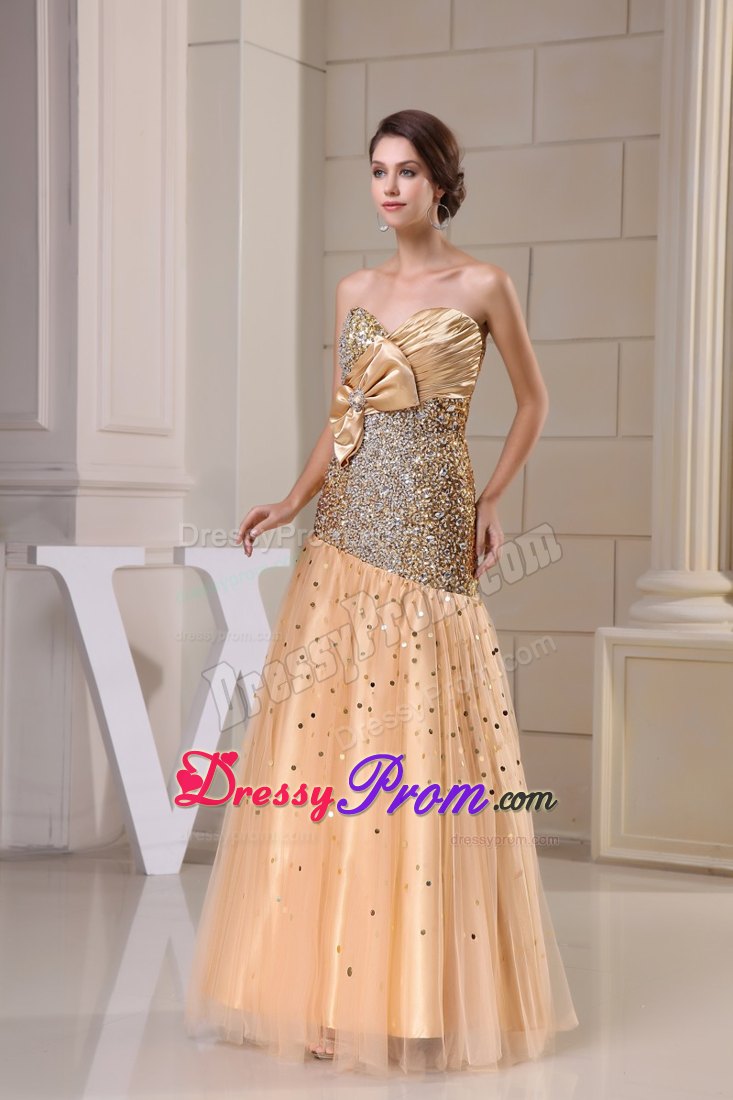 Elegant Sweetheart Gold Prom Dress with Beading And Bowknot
