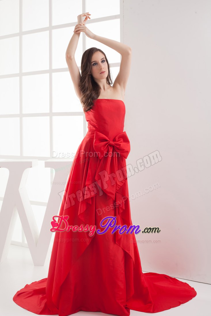 Bowknot Accent Strapless Brush Train Prom Celebrity Dress in Red