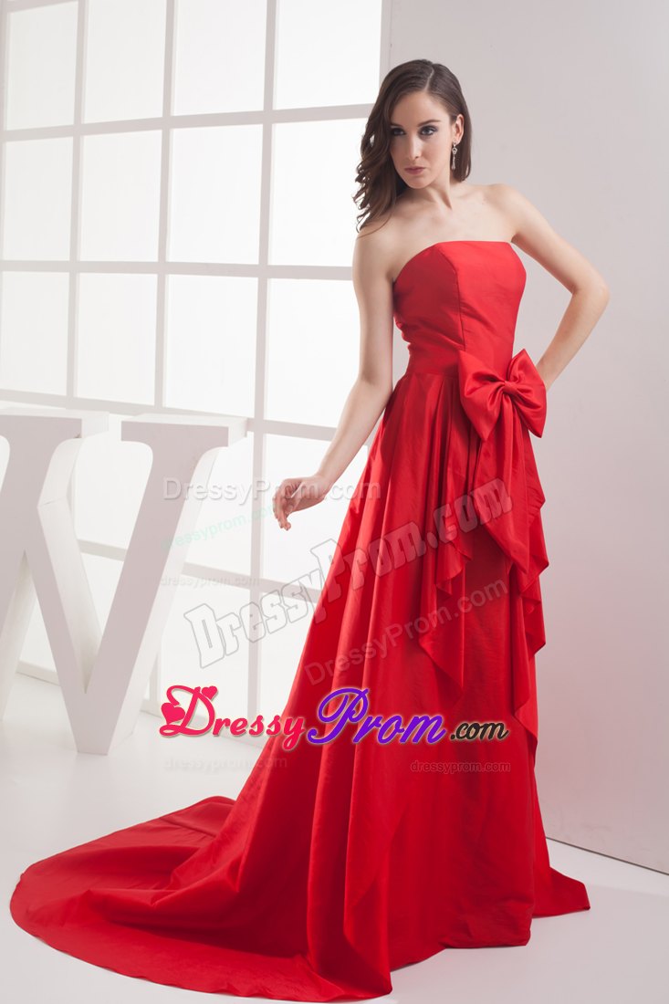 Bowknot Accent Strapless Brush Train Prom Celebrity Dress in Red