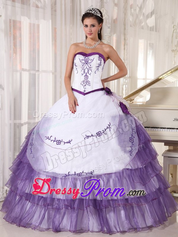Sweetheart White and Purple Dresses For a Quince with Embroidery
