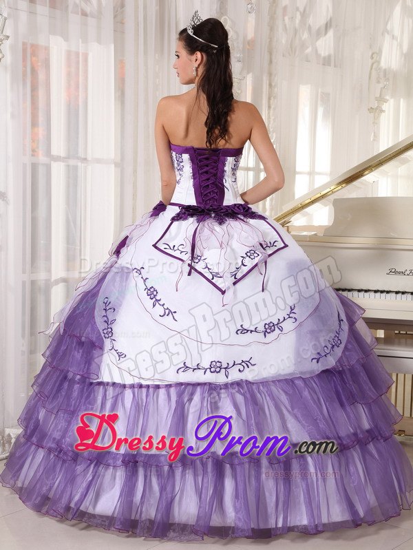 Sweetheart White and Purple Dresses For a Quince with Embroidery