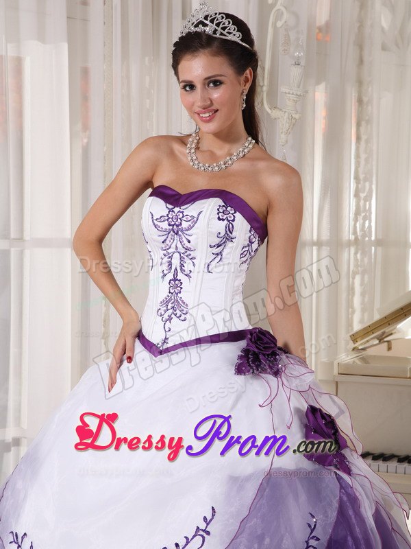 Sweetheart White and Purple Dresses For a Quince with Embroidery