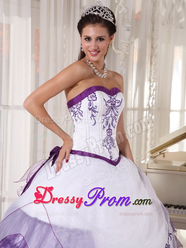 Sweetheart White and Purple Dresses For a Quince with Embroidery